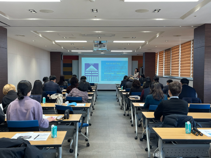 전북교육정책연구소는 23일 한국전통문화전당 세미나실에서 '제2회 전북교육정책 콜로키움'을 개최했다. 전북교육청 제공