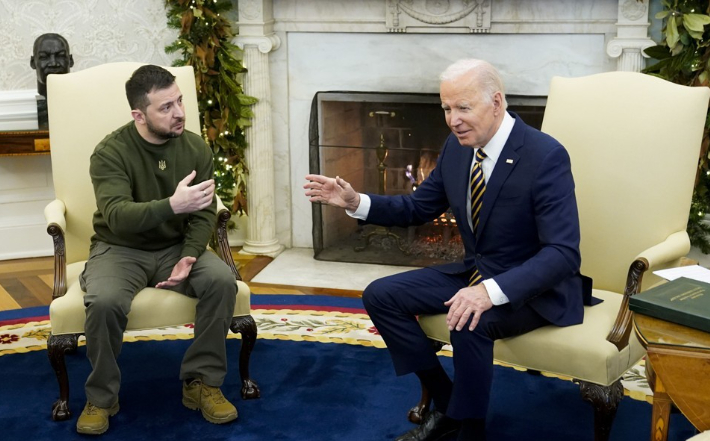 조 바이든 미국 대통령(오른쪽)과 볼로디미르 젤렌스키 우크라이나 대통령. 연합뉴스
