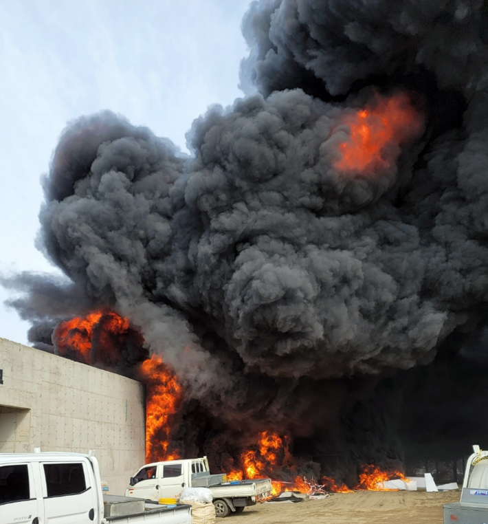 24일 오후 1시 54분쯤 순천시 풍덕동 순천호수정원 내 화훼단지 조성 공사장에서 화재가 발생했다. 연합뉴스