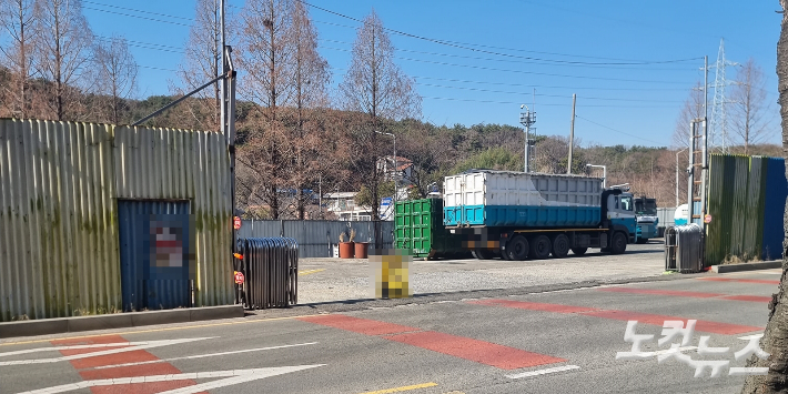 부산의 한 고등학교 인근 교육환경보호구역에서 운영 중인 생활폐기물 처리업체. 송호재 기자