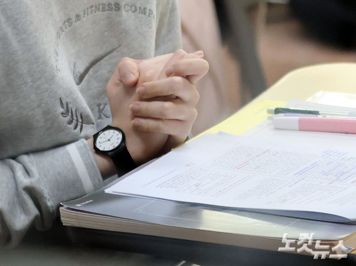 수험생들이 시험을 준비하고 있다. 사진공동취재단