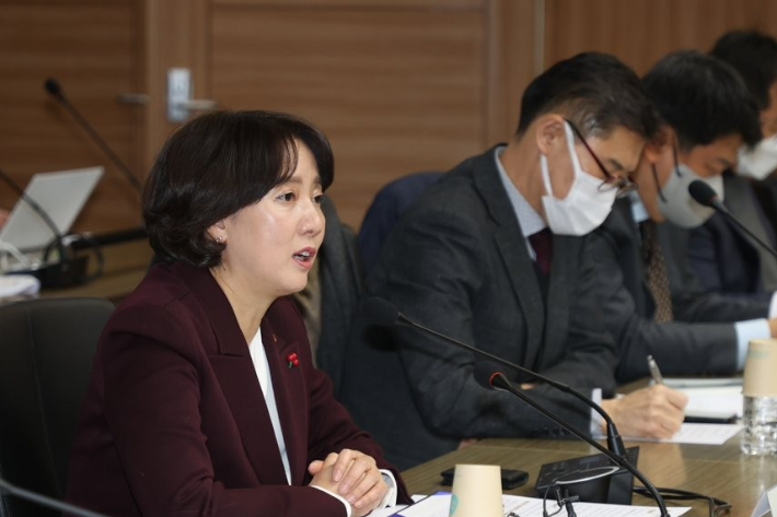 이영 중소벤처기업부 장관이 26일 서울 여의도 수출입은행에서 열린 수출 중소기업 간담회에서 인사말을 하고 있다. 연합뉴스