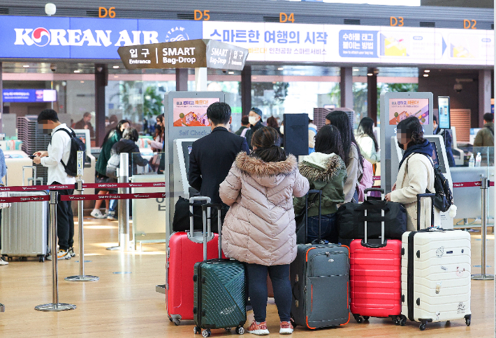 지난 19일 인천국제공항 제2여객터미널 출국장 모습. 연합뉴스