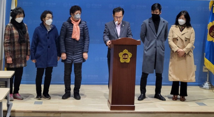 경기국제공항 유치 시민협의회가 27일 경기도의회에서 '경기국제공항 조속 건립' 촉구 기자회견을 개최했다. 경기국제공항 유치 시민협의회 제공