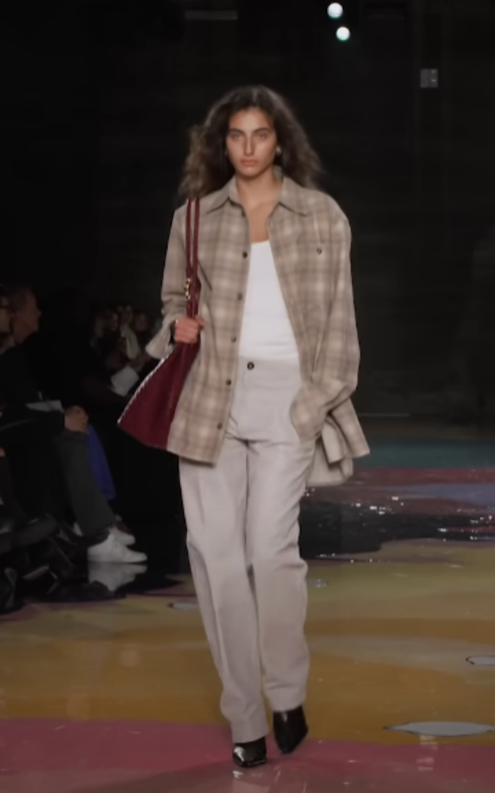 가죽 체크 셔츠. Bottega Veneta Youtube 캡쳐