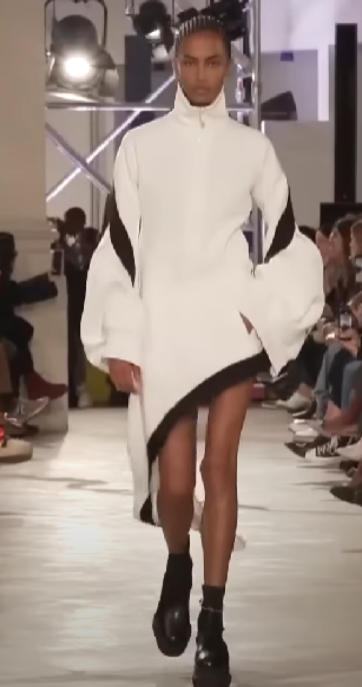 언발스커트. FF Channel Youtube 캡쳐