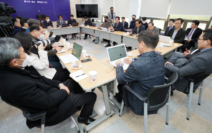 박완수 경남지사-기자 간담회. 경남도청 제공