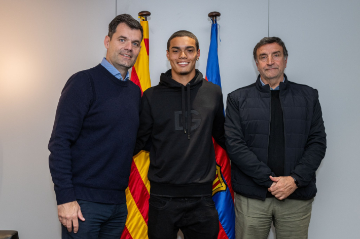 호나우지뉴의 아들 주앙 멘지스(가운데). FC바르셀로나 라마시아 트위터