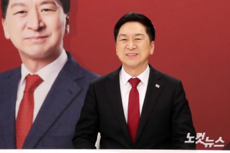 토론회 준비하는 김기현 당대표 후보