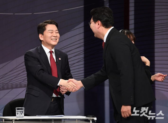 안철수(왼쪽), 천하람 국민의힘 당대표 후보. 국회사진취재단