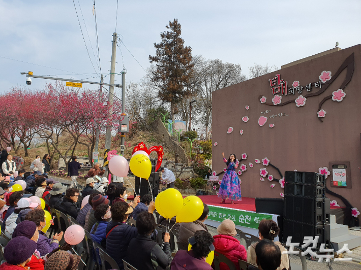 제5회 매곡동 탐매축제 무대. 고영호 기자