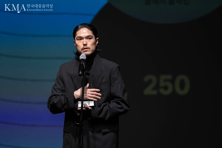 제20회 한국대중음악상에서 '올해의 음반' 포함 총 4관왕을 차지한 250. 한국대중음악상 사무국 제공