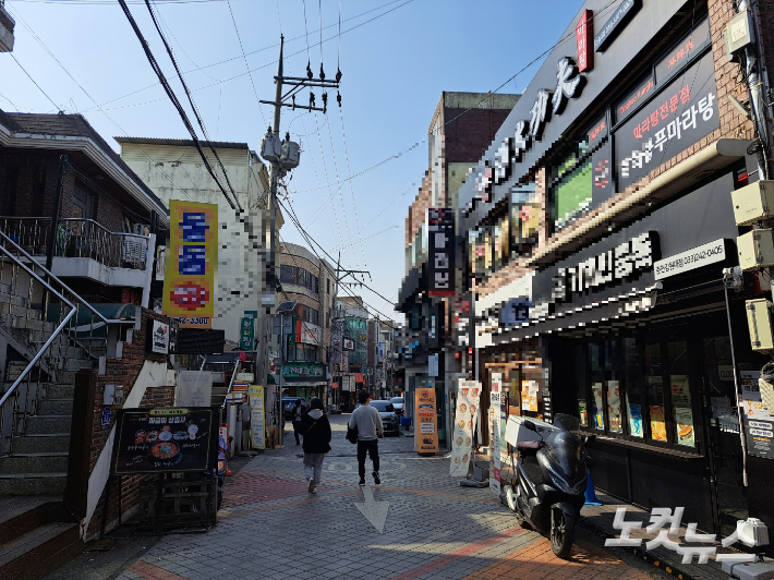 춘천의 한 대학가.  진유정 기자