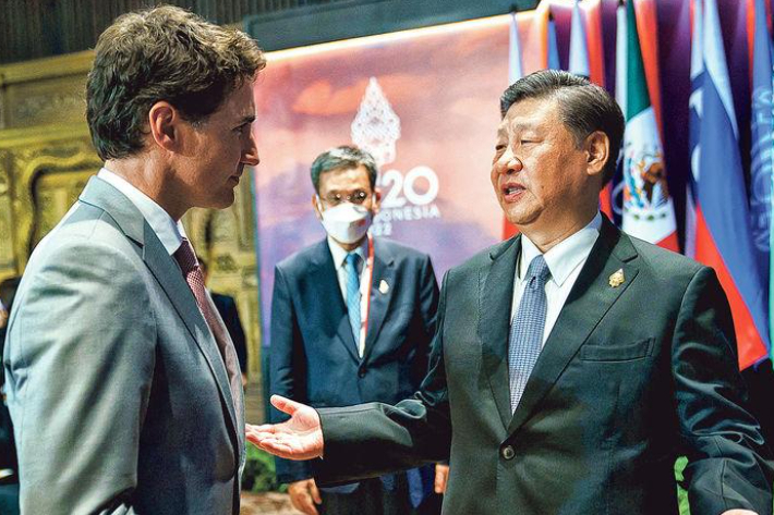 지난해 11월 인도네시아 발리에서 열린 주요 G20 정상회의에서 시진핑 중국 국가주석이 트뤼도 캐나다 총리에게 직접적으로 불만을 표출하고 있다. 홍콩 명보 캡처