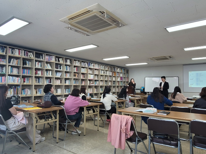 가족센터 한국어교육장에서 결혼이민여성을 대상으로 한국어교육 과정이 진행되고 있다. 경주시 제공