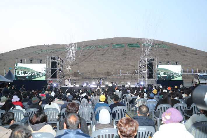 지난 10일 제주시 애월읍 봉성리 새별오름 앞에서 2023 제주들불축제 개막행사가 열렸다. 제주시 제공