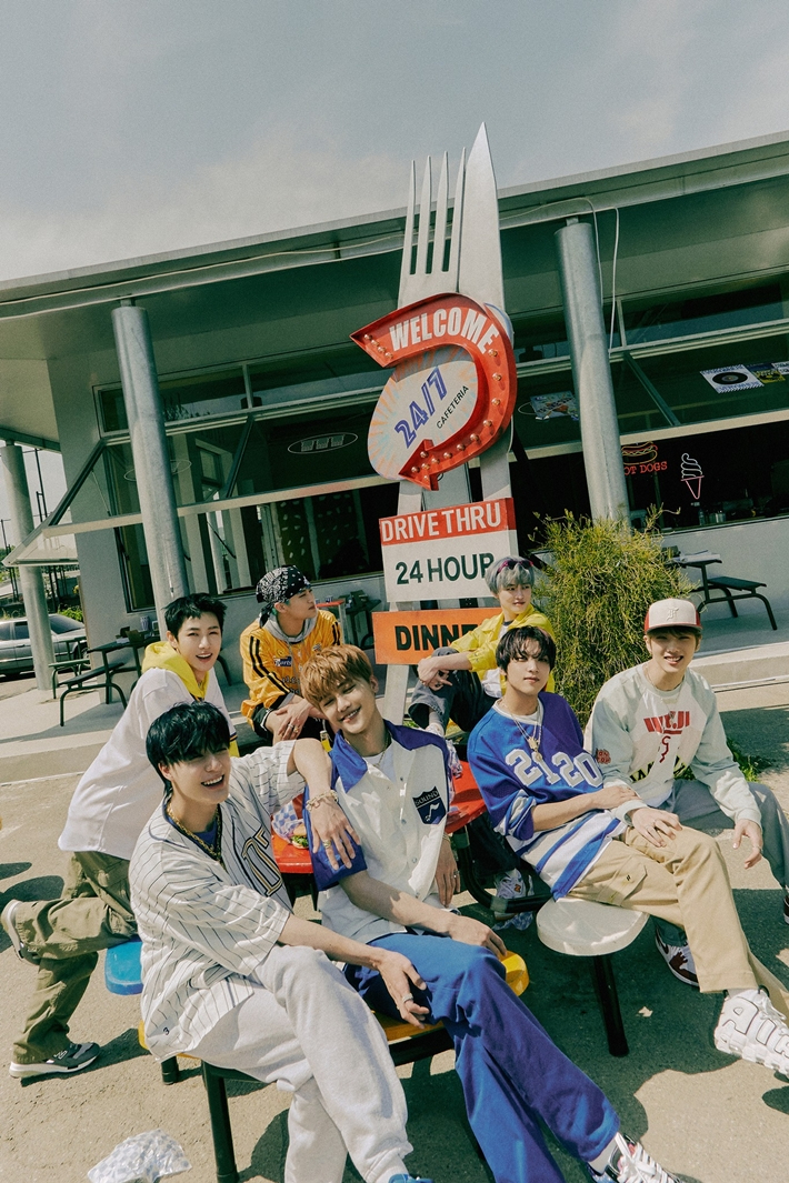 남성 아이돌 그룹 NCT 드림이 '비트박스' 영어 음원을 오는 21일 발매한다. NCT 드림 공식 페이스북