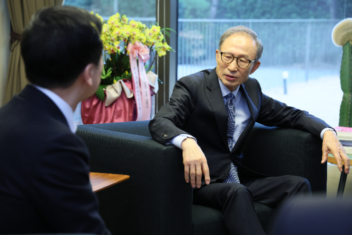 국민의힘 김기현 대표가 15일 오후 서울 논현동 이명박 전 대통령의 사저를 예방했다. 국민의힘 제공