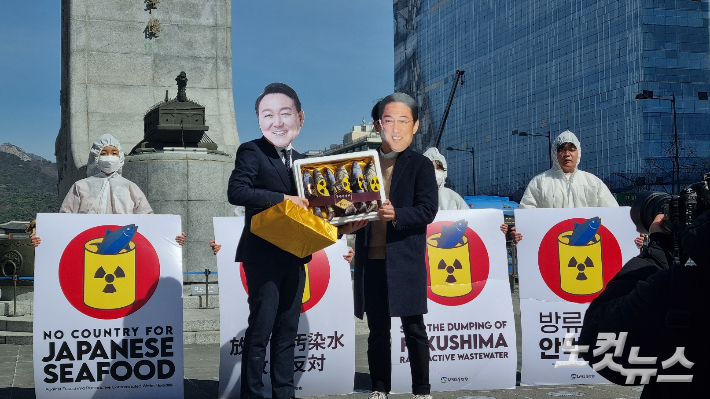 환경운동연합 등은 16일 서울 종로구에서 기자회견을 열고, 일본 정부는 후쿠시마산 오염류 방류 결정을 취소하라고 촉구했다. 양형욱 기자