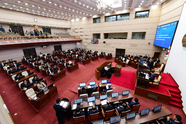 도의회 본회의장. 경남도청 제공