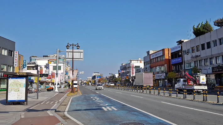 전선지중화 사업이 마무리된 경주 원화로 모습. 경주시 제공