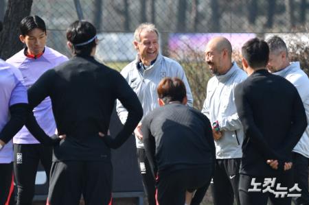 손흥민 합류한 클린스만호, 오전 훈련 돌입