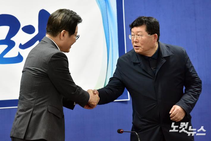 인사하는 이재명-설훈