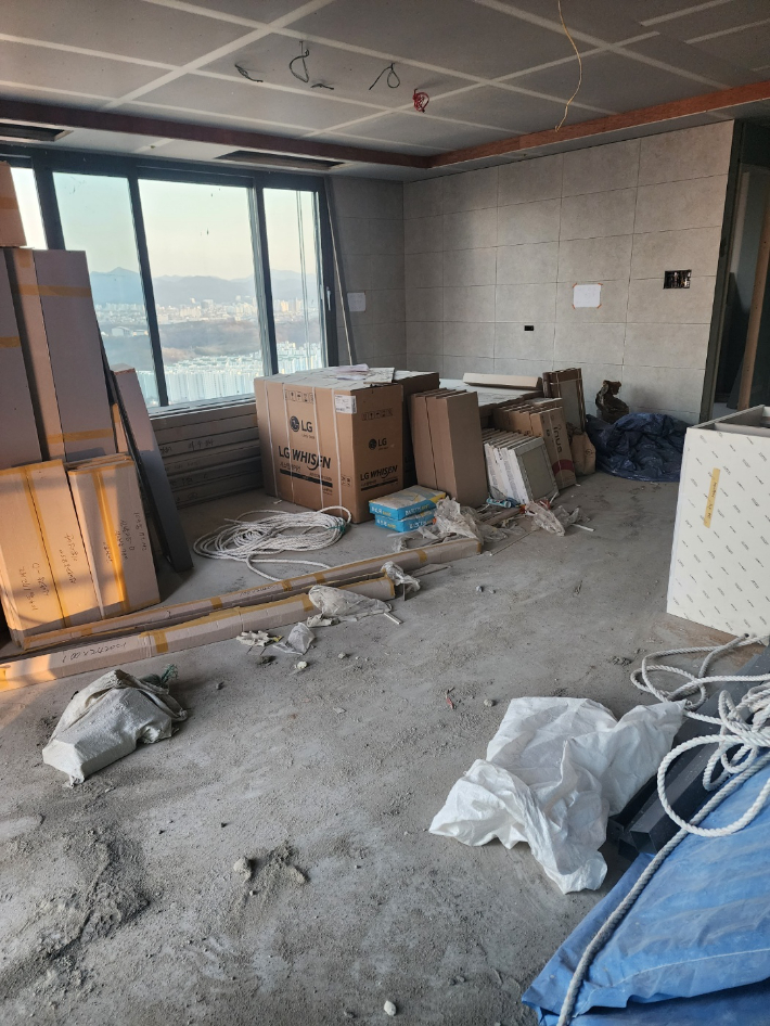 사전점검 기간 공사가 진행 중인 주거 공간. 입주 예정자 제공