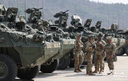 훈련 준비하는 미2사단 스트라이커 여단 장병들