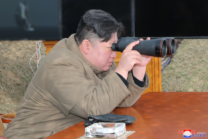 북한은 21~23일 김정은 국무위원장이 참관한 가운데 '핵무인수중공격정' 수중폭발 시험과 전략순항미사일 핵탄두 모의 공중폭발시험을 각각 진행했다고 밝혔다. 연합뉴스