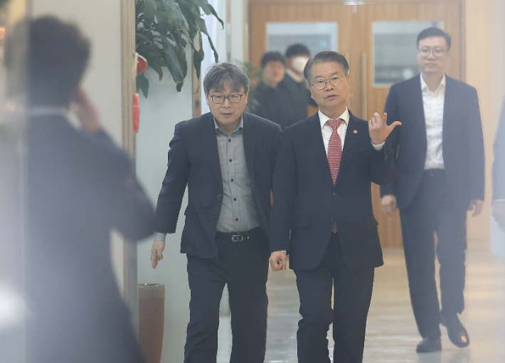 'MZ 소통' 내세우더니…노동부, 간담회는 '비공개' 통보