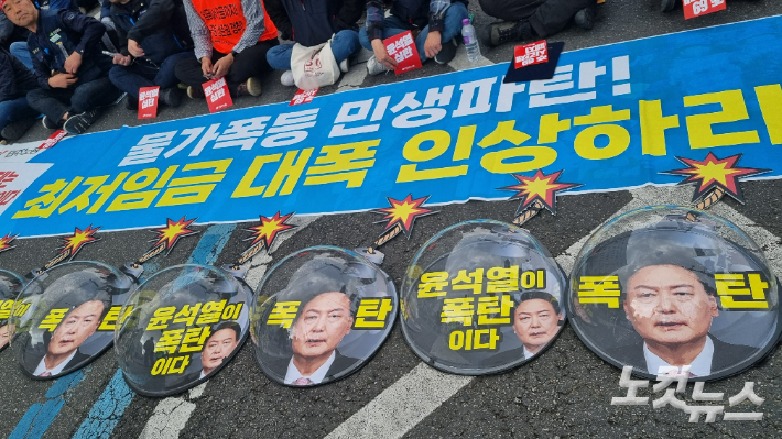 민주노총이 25일 서울 종로구 마로니에 공원에서 '3.25 투선포 대회'를 열고 있다. 김구연 기자