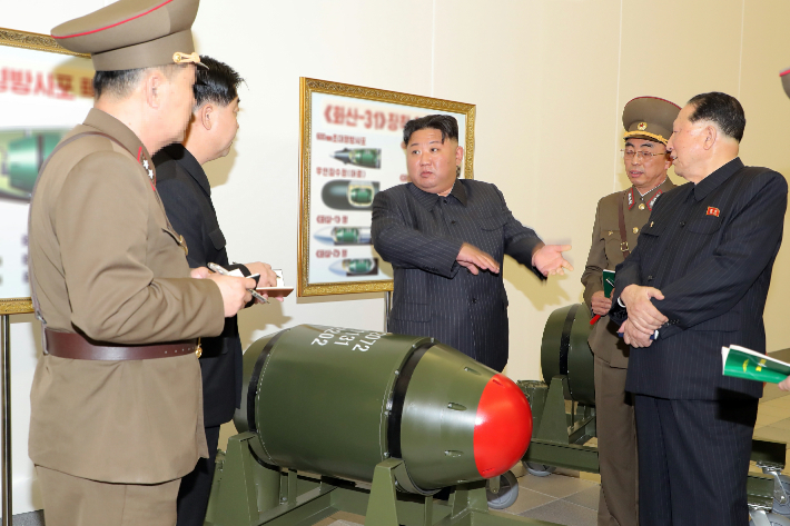 북한이 공개한 전술핵탄두. 뉴스1 제공