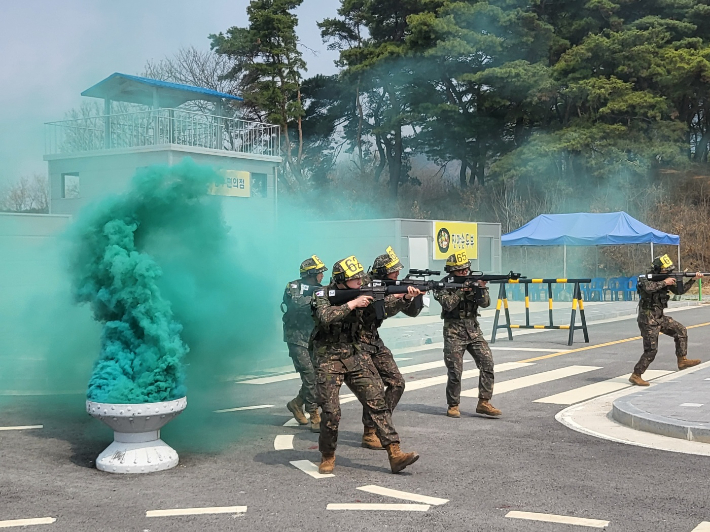 시가지 전투 중 황군의 진격 모습. 김대한 기자