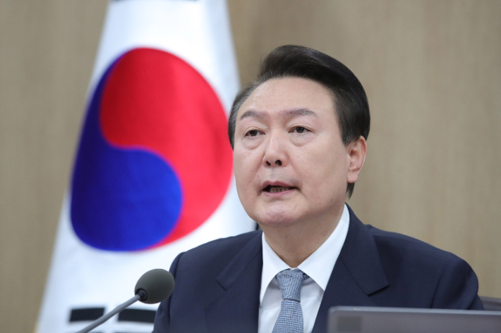尹 "통일부, 北퍼주기 중단…핵개발 상황서 1원도 줄 수 없다"