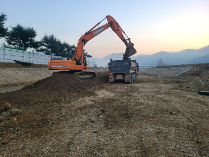 풍수해 예방 준설작업. 경남도청 제공