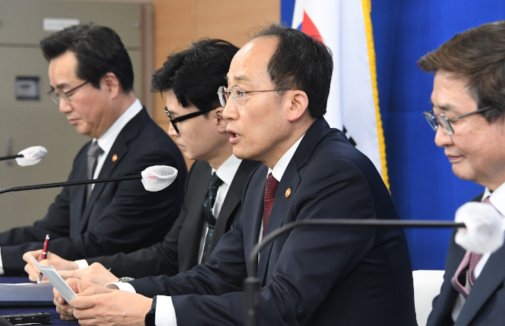 추경호 경제부총리 겸 기획재정부 장관이 29일 정부서울청사에서 '내수 활성화 대책'을 발표하고 있다. 기재부 제공