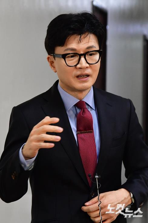 취재진의 질문받는 한동훈 법무부 장관