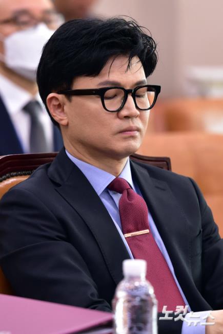 생각에 잠긴 한동훈 법무부 장관