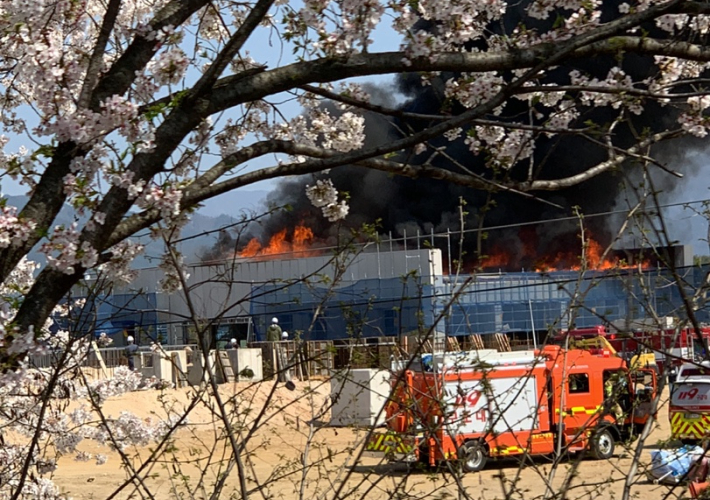 31일 오후 1시 46분쯤 구례군 봉서리의 한 공사현장에서 화재가 발생해 소방 당국이 진화작업을 벌이고 있다. 독자 제공