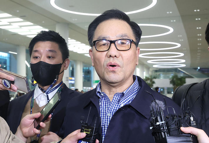 북적이는 전통시장의 전경