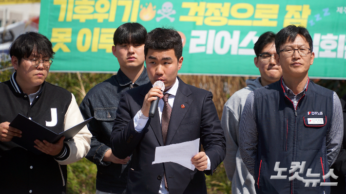 제주대 박주영 총학생회장이 극우단체의 4·3 흔들기에 대해 규탄 발언을 하고 있다. 고상현 기자