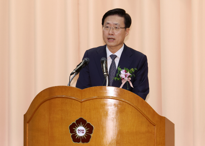 김형두 신임 헌법재판관이 31일 오후 헌법재판소 1층 대강당에서 열린 취임식에서 취임사를 말하고 있다. 헌법재판소 제공