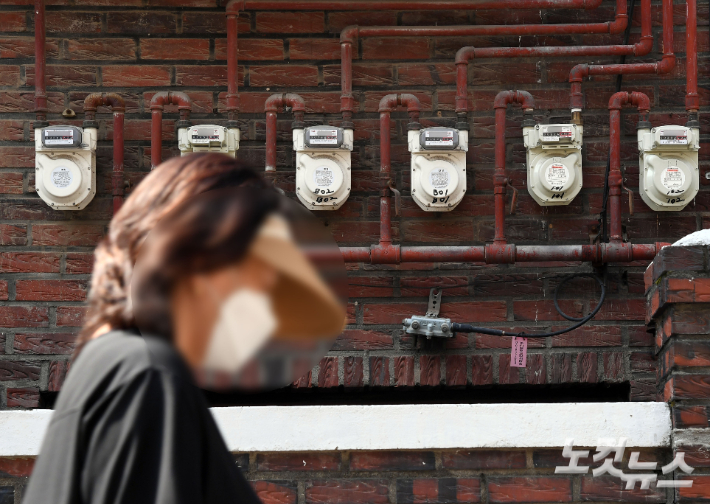 서울시내 주택가에 설치된 도시가스 계량기 모습. 황진환 기자