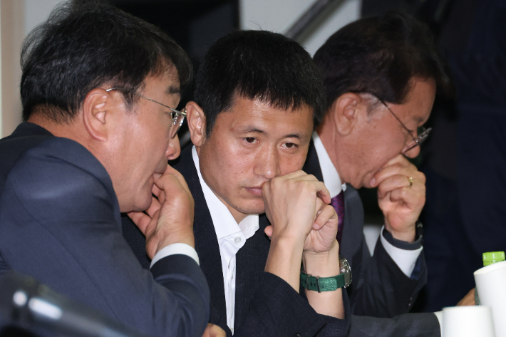대한축구협회 이영표 부회장(가운데). 연합뉴스