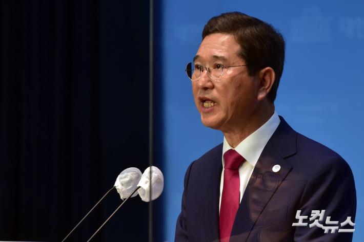 국민의힘 김학용 의원이 4일 서울 여의도 국회 소통관에서 원내대표 출마 기자회견을 하고 있다.