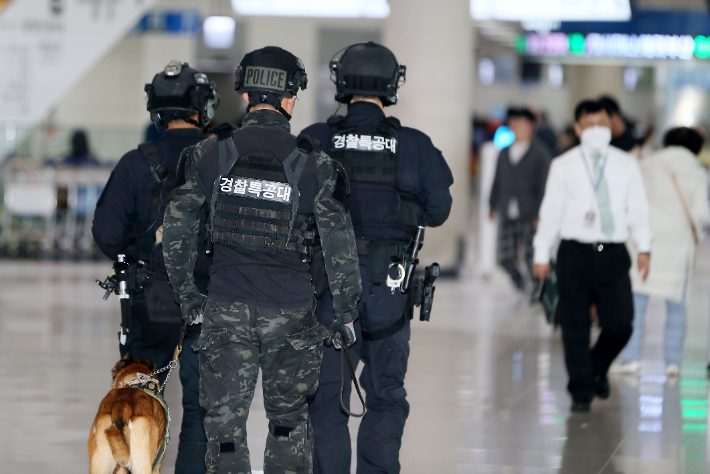 순찰중인 경찰특공대.