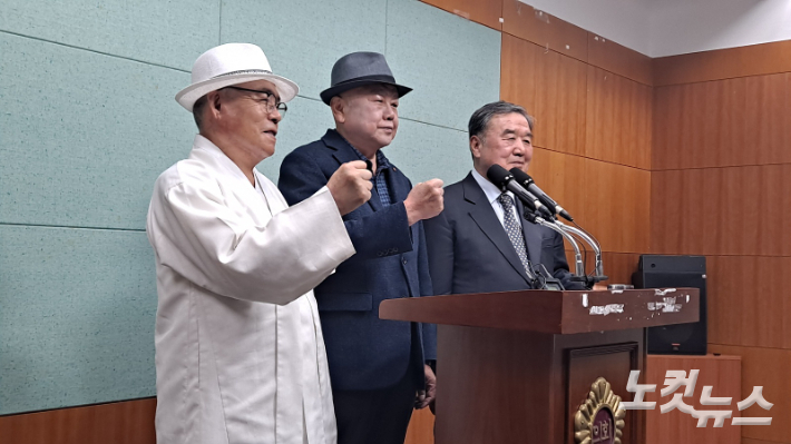 안해욱 후보가 지난달 22일 전북도의회 브리핑룸에서 기자회견을 하고 있다. 김용완 기자