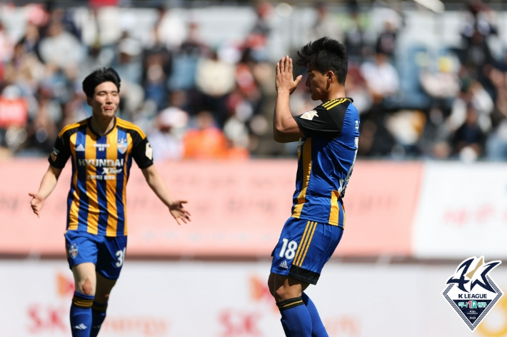 울산 현대 주민규(오른쪽). 한국프로축구연맹