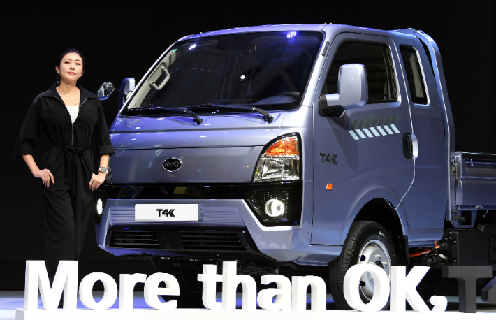티포케이(TK4)는 국내 1톤 전기트럭 중 최대용량인 82kWh를 장책, 환경부 인증 기준 상온 246km 저온 209km 주행이 가능하다. 황진환 기자